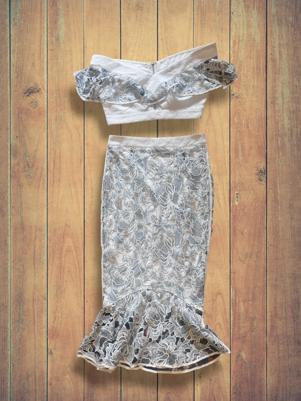 L'ATISTE White and Blue Lace Two-Piece Skirt Set, Large